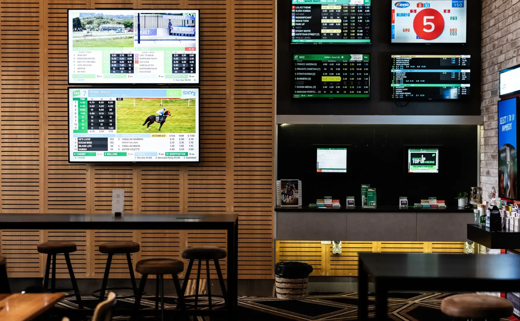 ENTERTAINMENT & SPORT